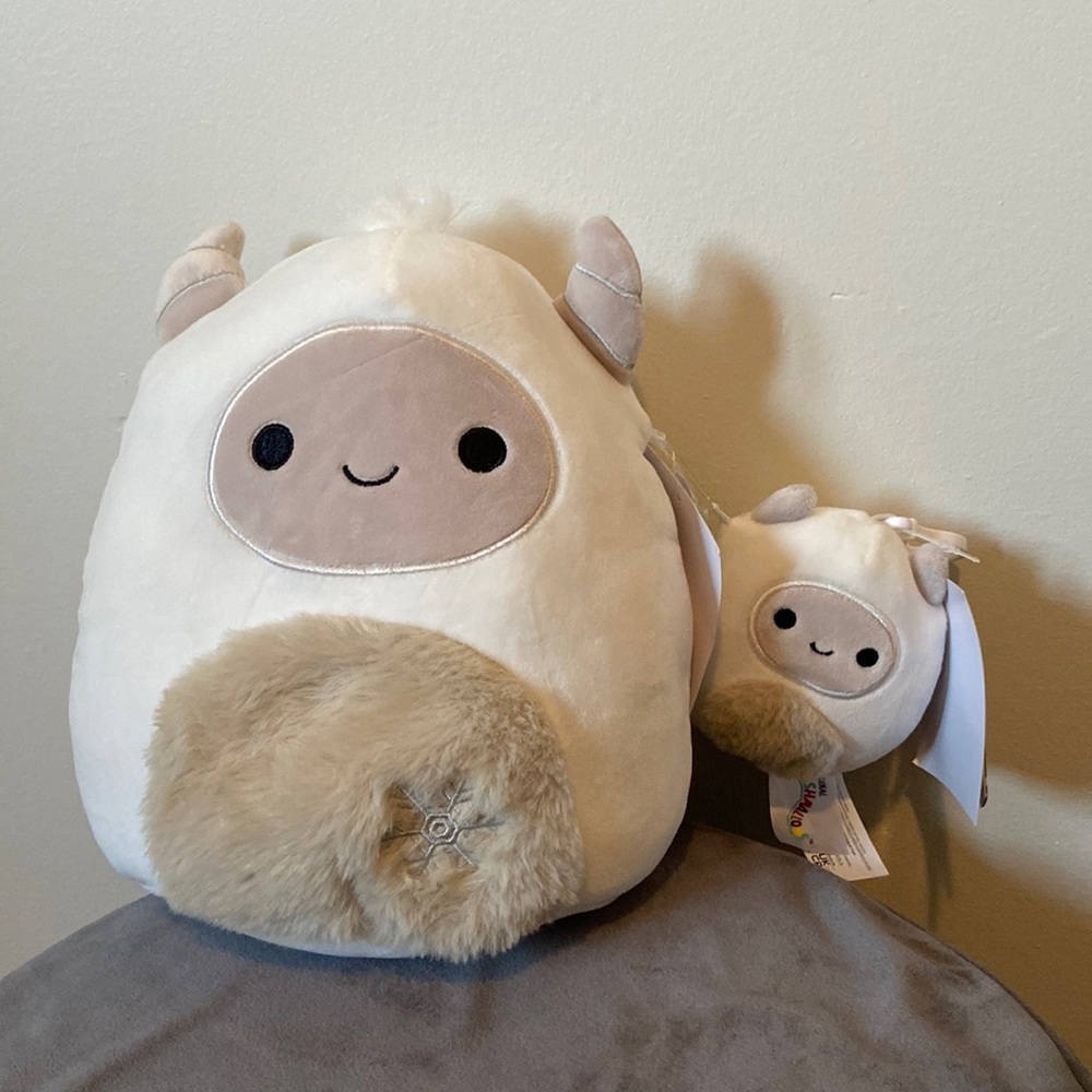 Amleth holiday 8 inch clip duo squishmallow winter yeti